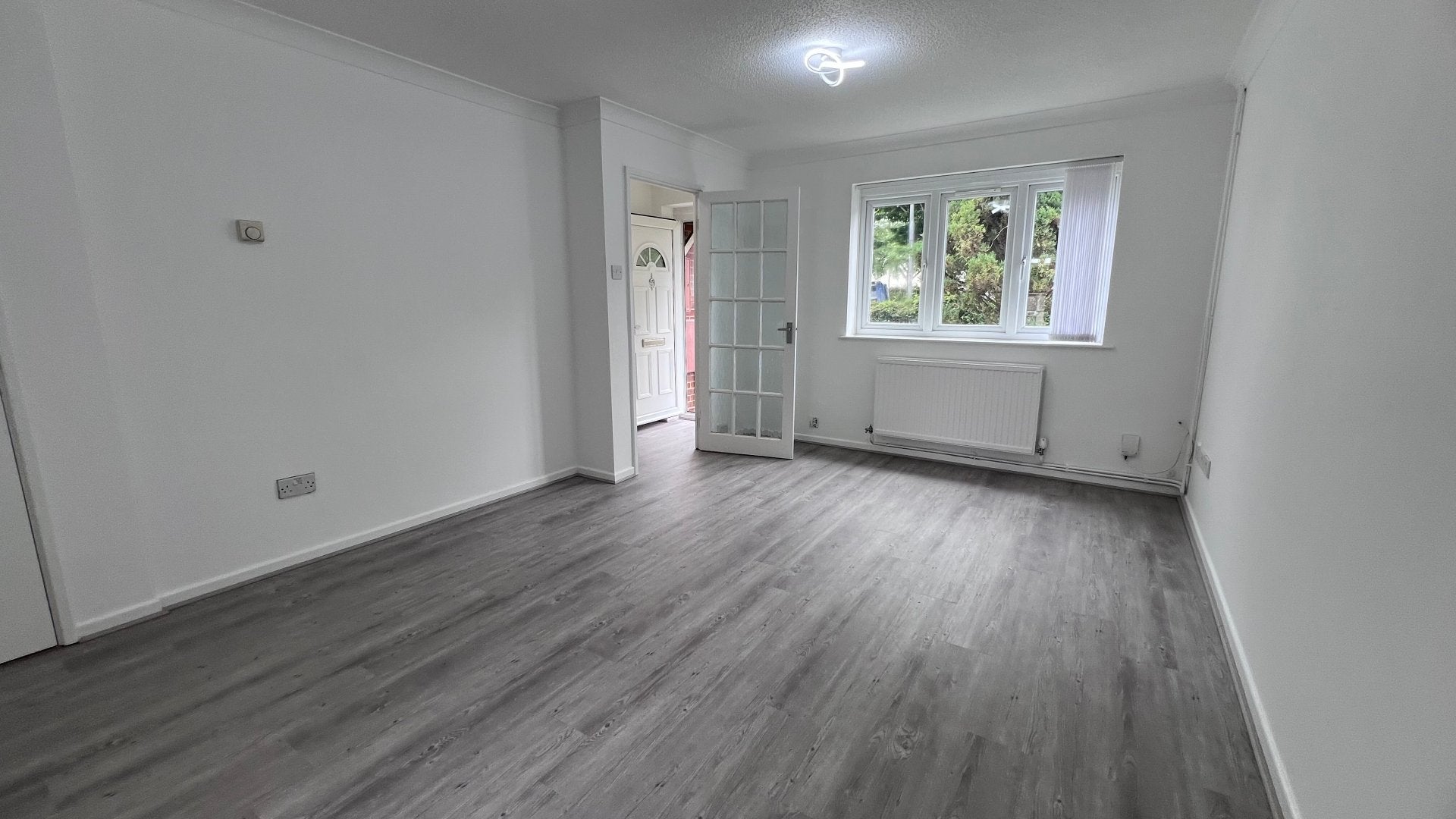 House Tetbury Close in Bristol