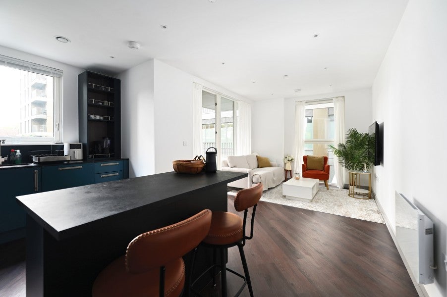 Flat Fairfield Avenue in Borough of Spelthorne
