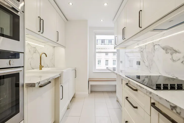 Flat Eaton Place in City of Westminster