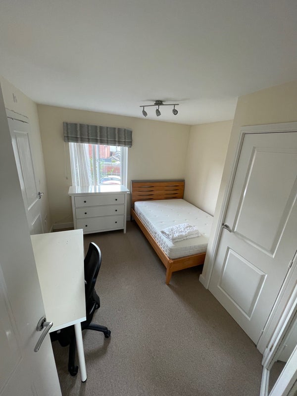 Room Long Down Avenue in Bristol