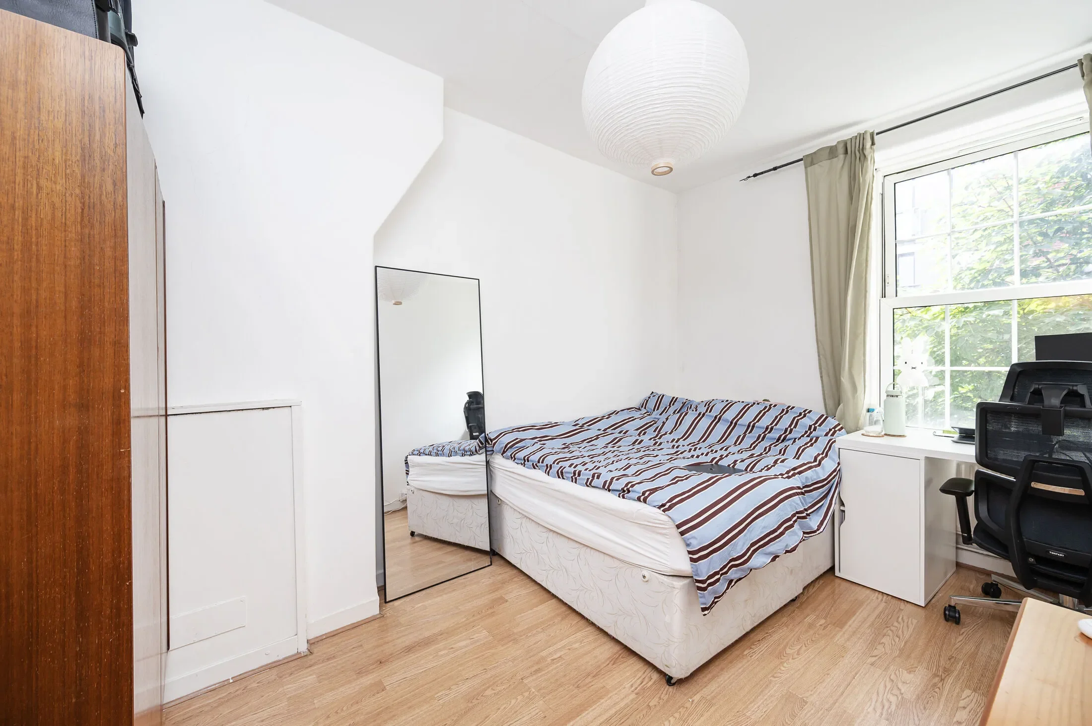 Flat Chicksand Street in Greater London