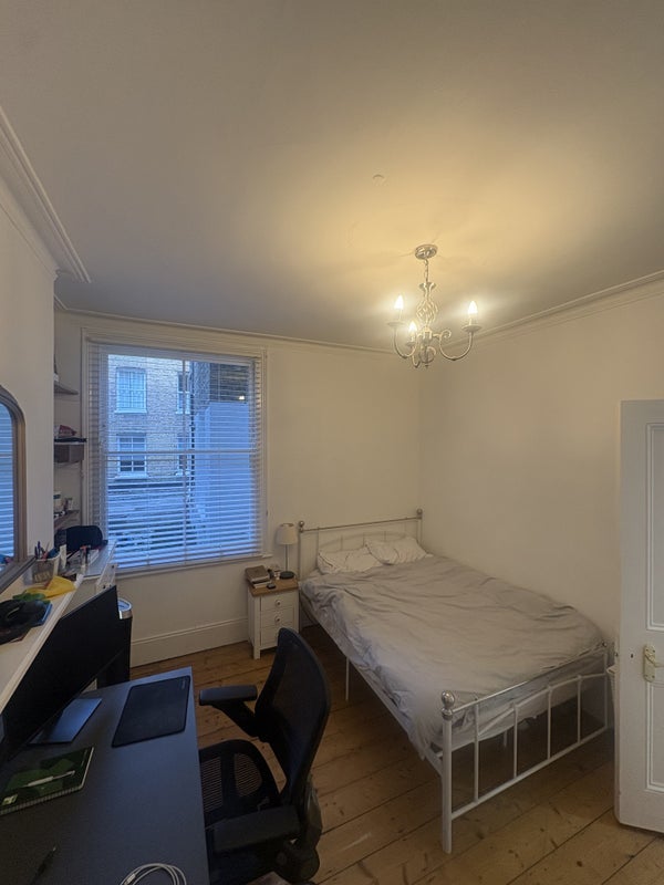 Room Marius Road in Greater London