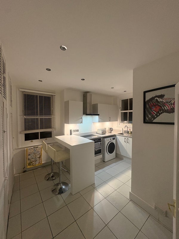 Room Marius Road in Greater London