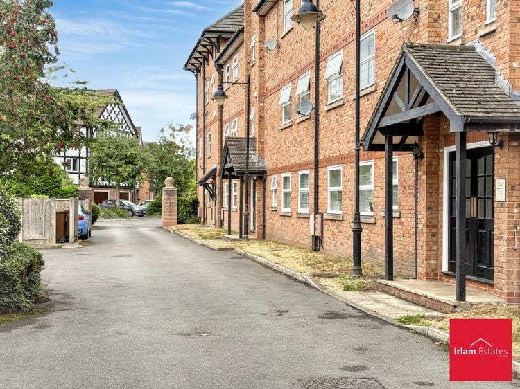 Flat Stirrup Gate in Salford