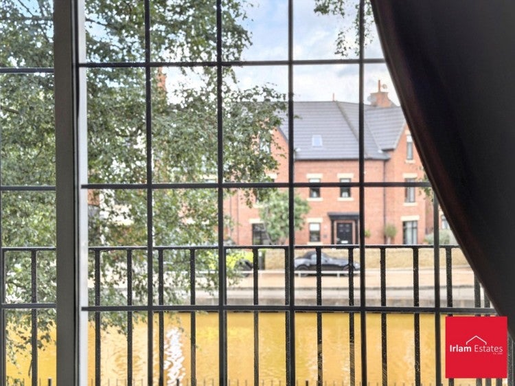 Flat Stirrup Gate in Salford