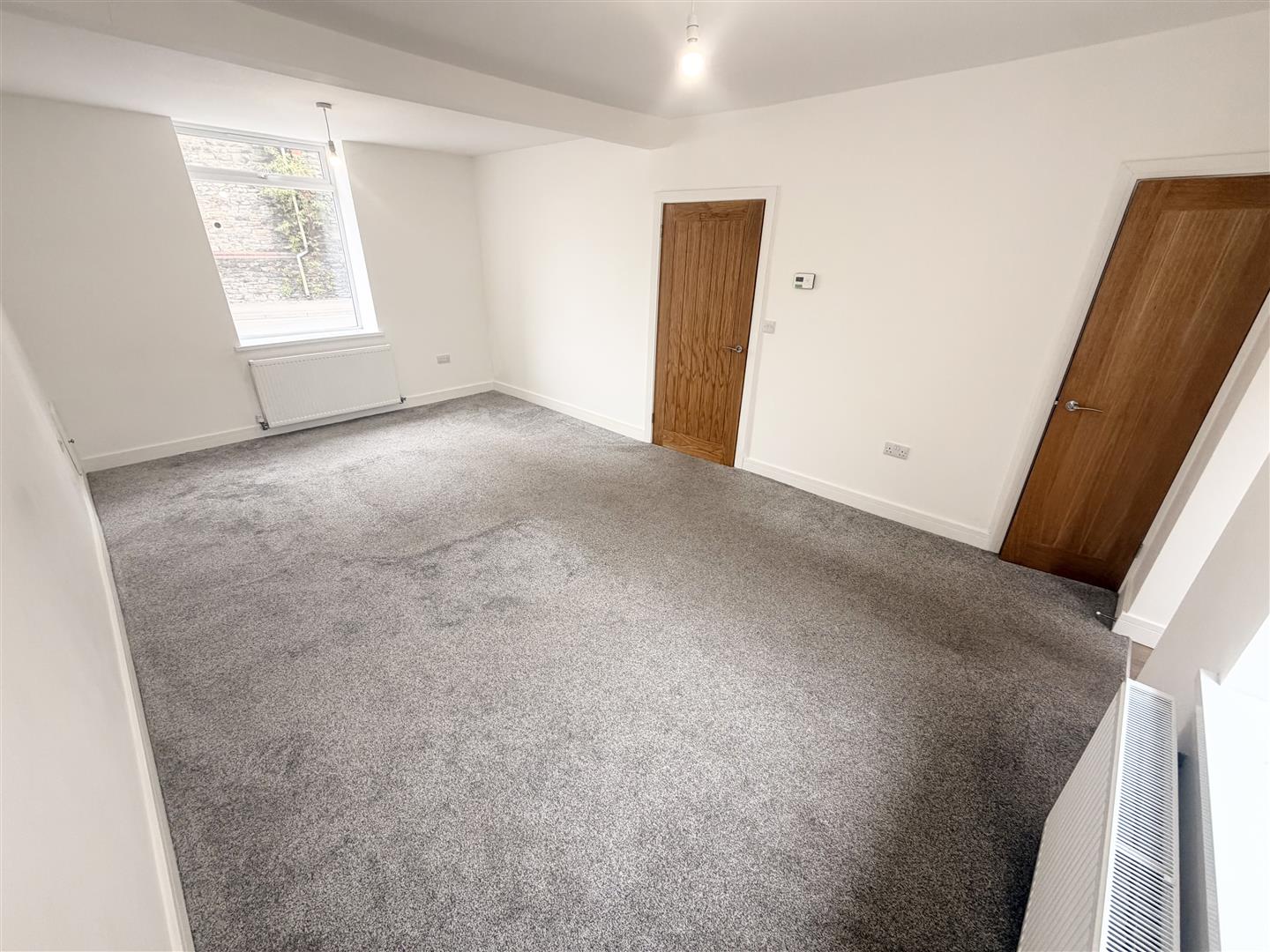 Flat Pontypridd Road in Porth
