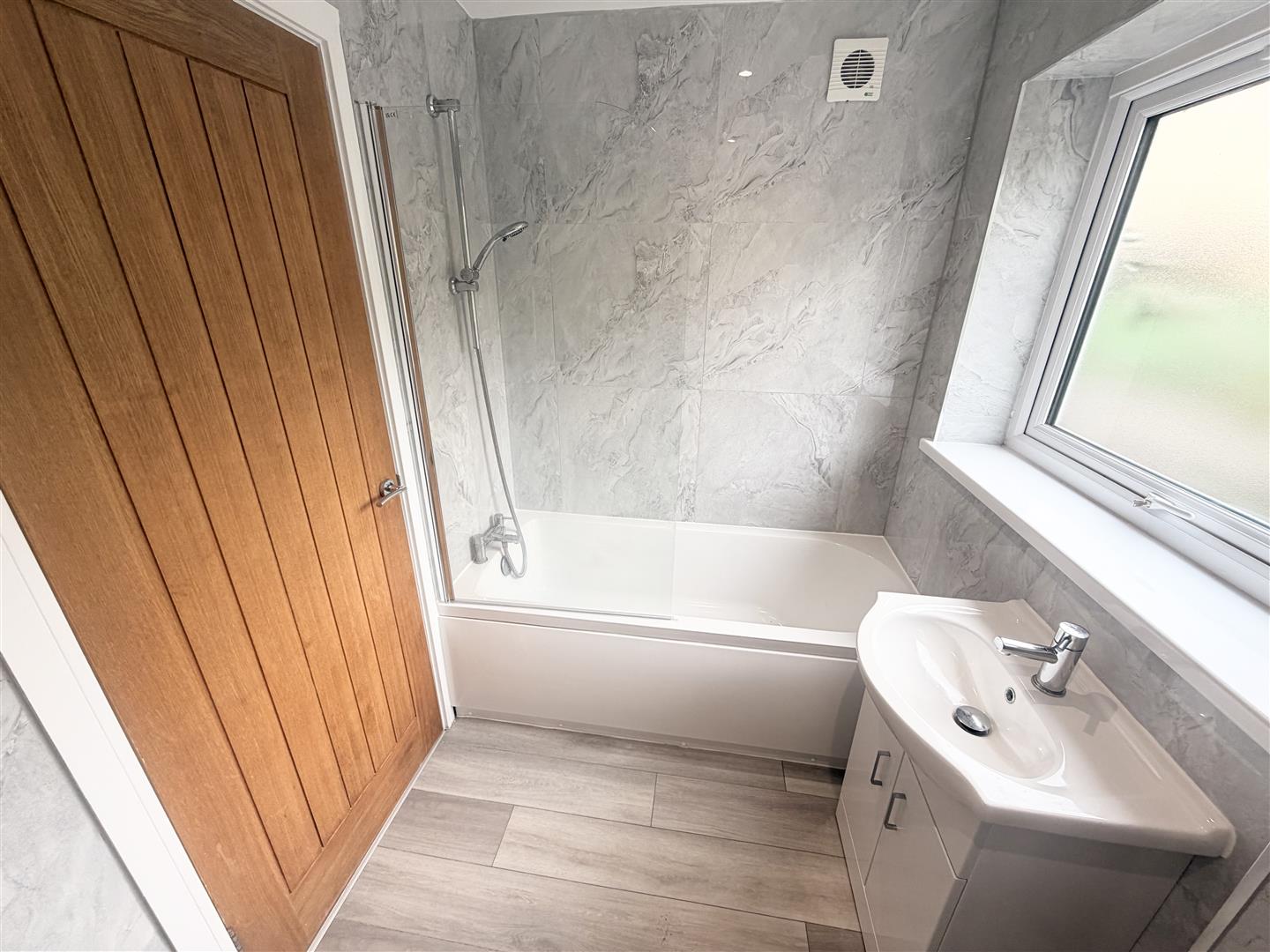 Flat Pontypridd Road in Porth