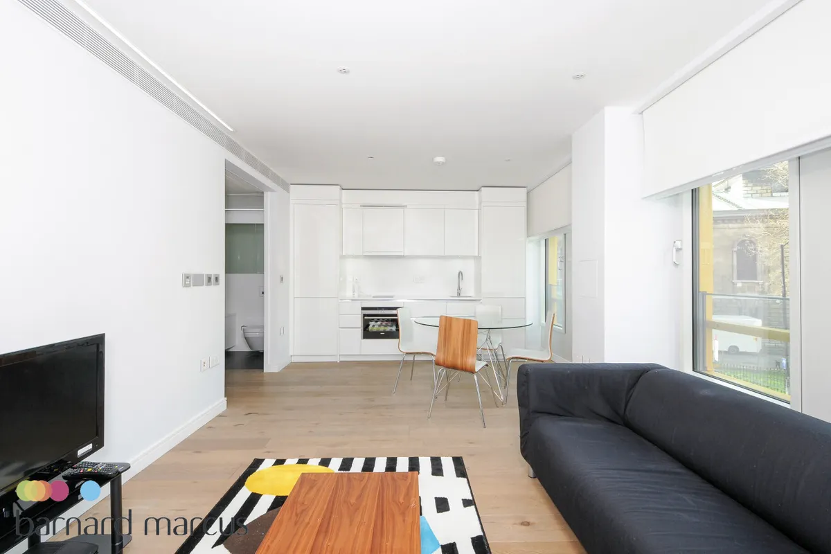 Flat Earnshaw Street in Greater London