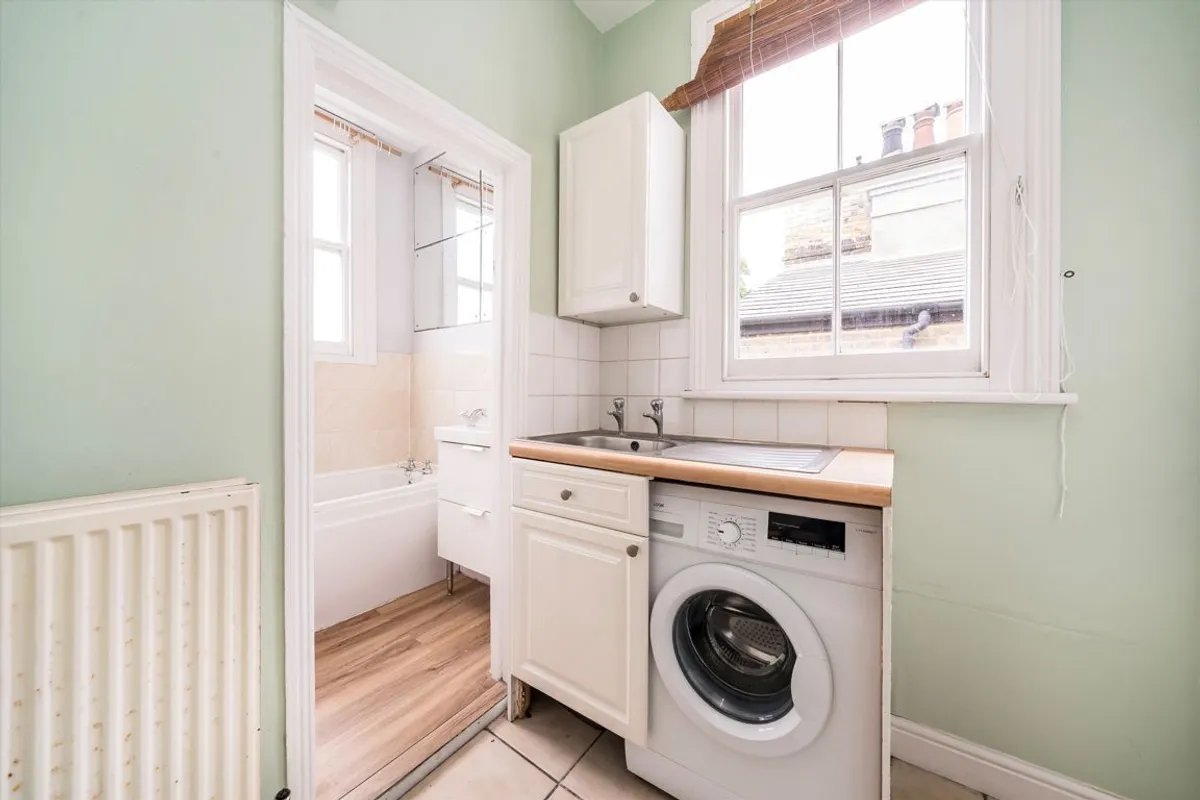 House Salterford Road in Greater London