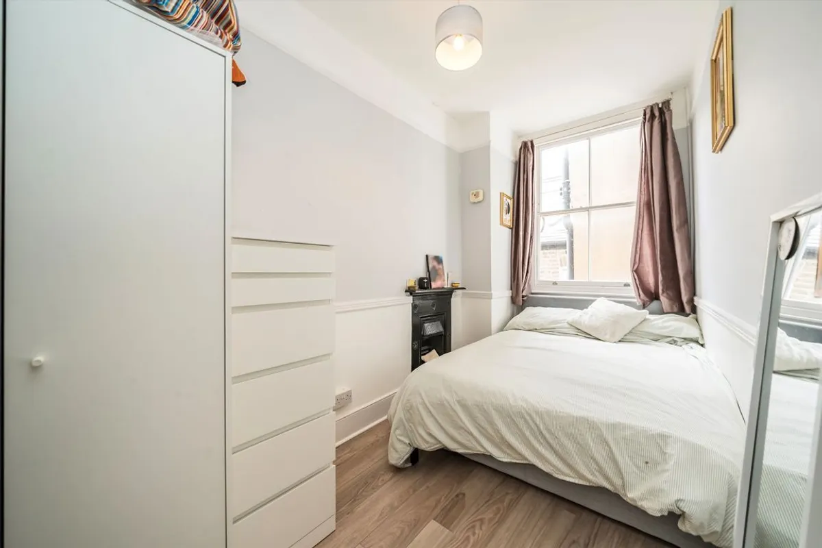 House Salterford Road in Greater London