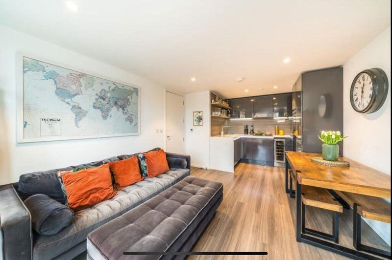 Flat Spectrum Way in Greater London