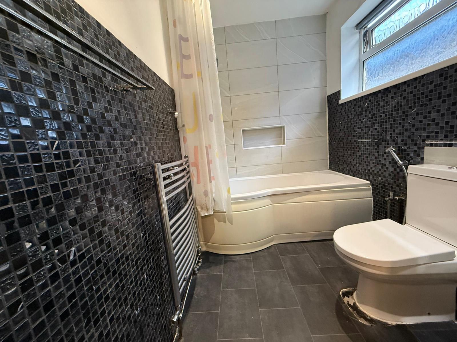 House Tenby Close in Greater London