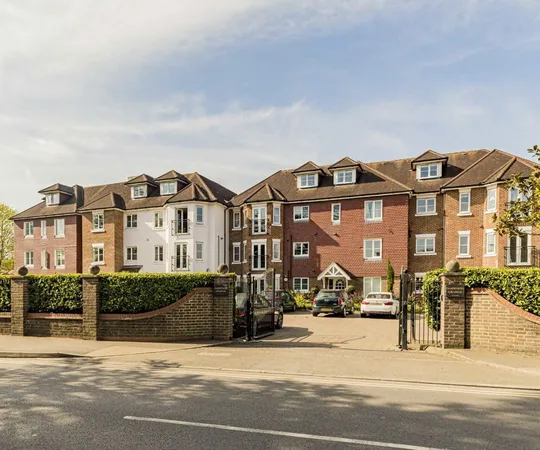 Flat Pennington Drive in Elmbridge