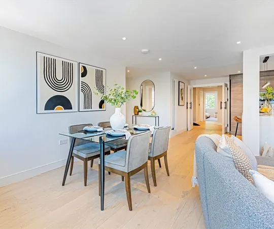 Flat Pennington Drive in Elmbridge