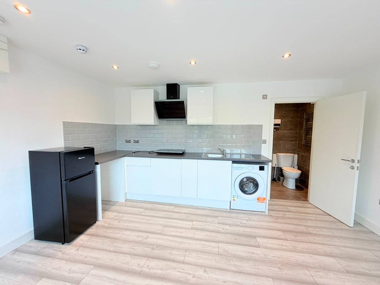 Flat Cranbrook Road in Greater London