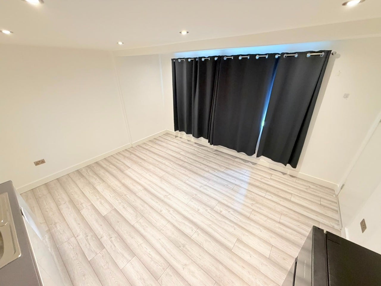 Flat Cranbrook Road in Greater London