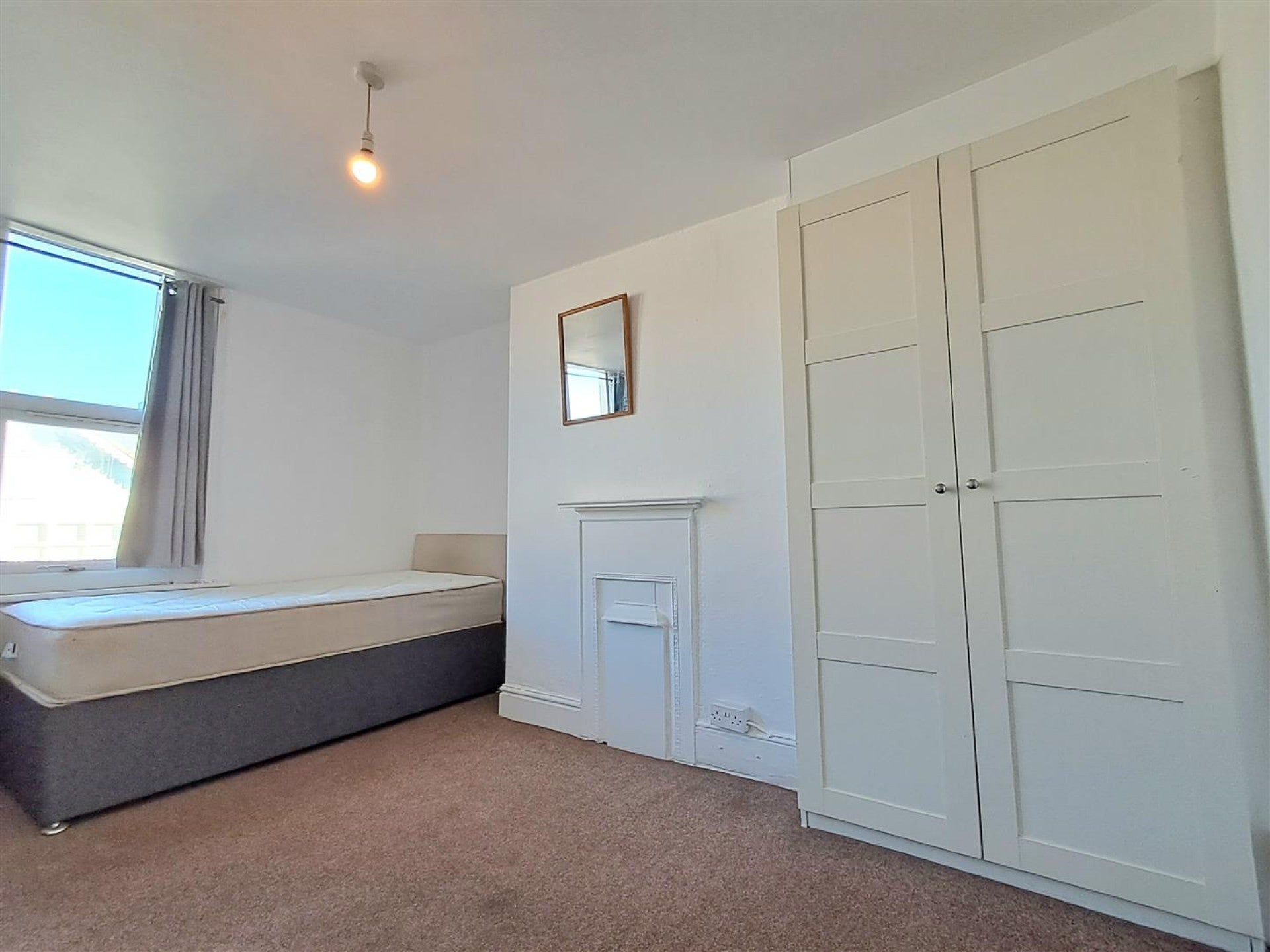 Room Stackpool Road in Bristol