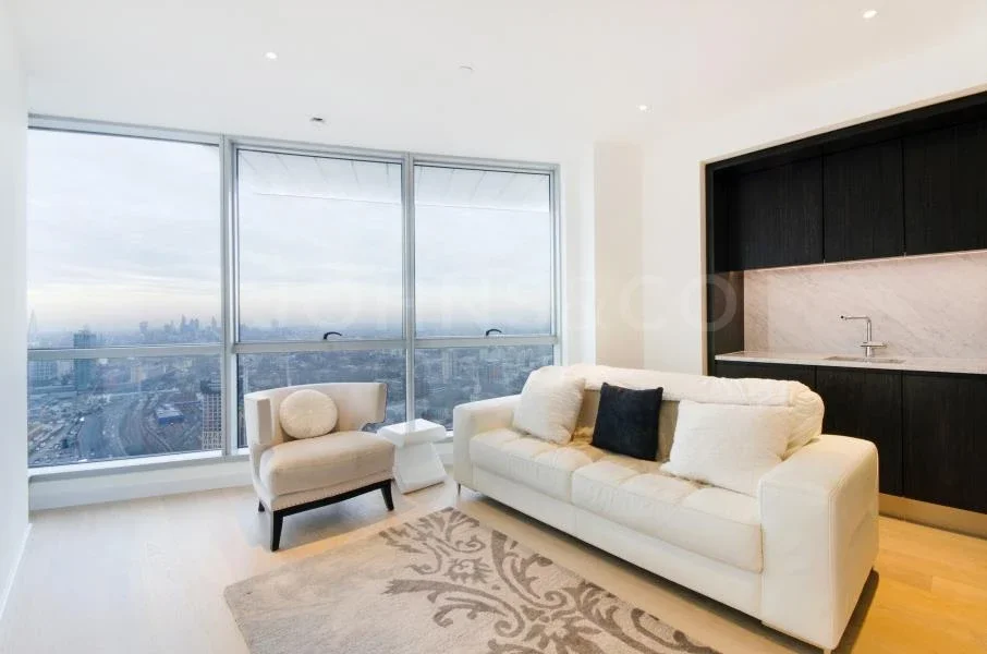 Flat Biscayne Avenue in Greater London