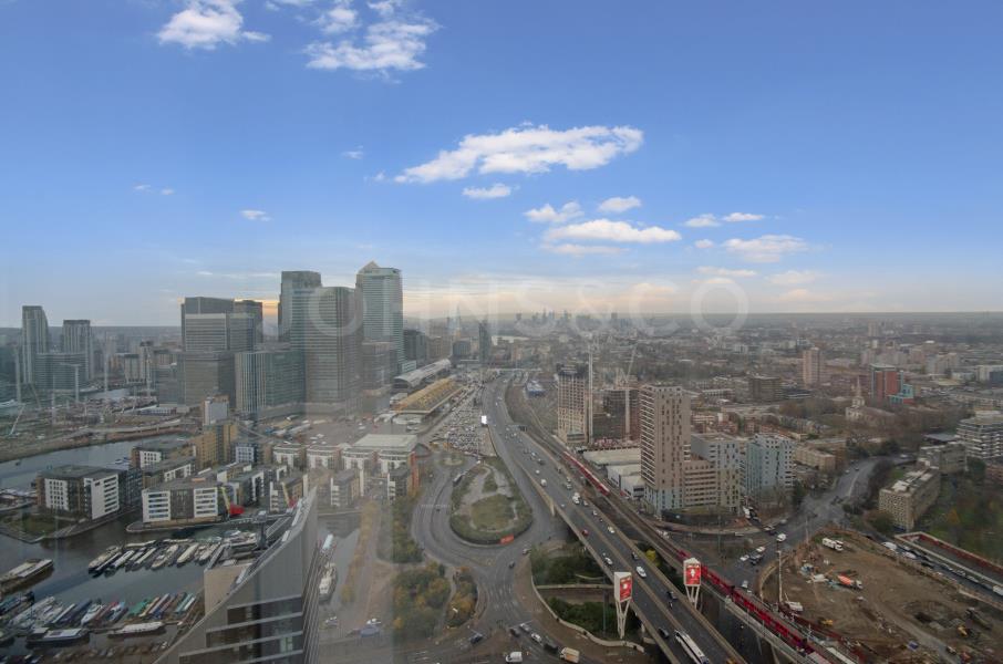 Flat Biscayne Avenue in Greater London