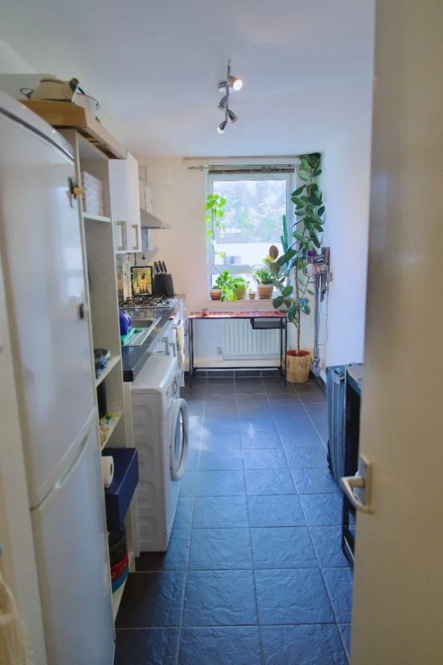 Flat Haslam Close in Greater London