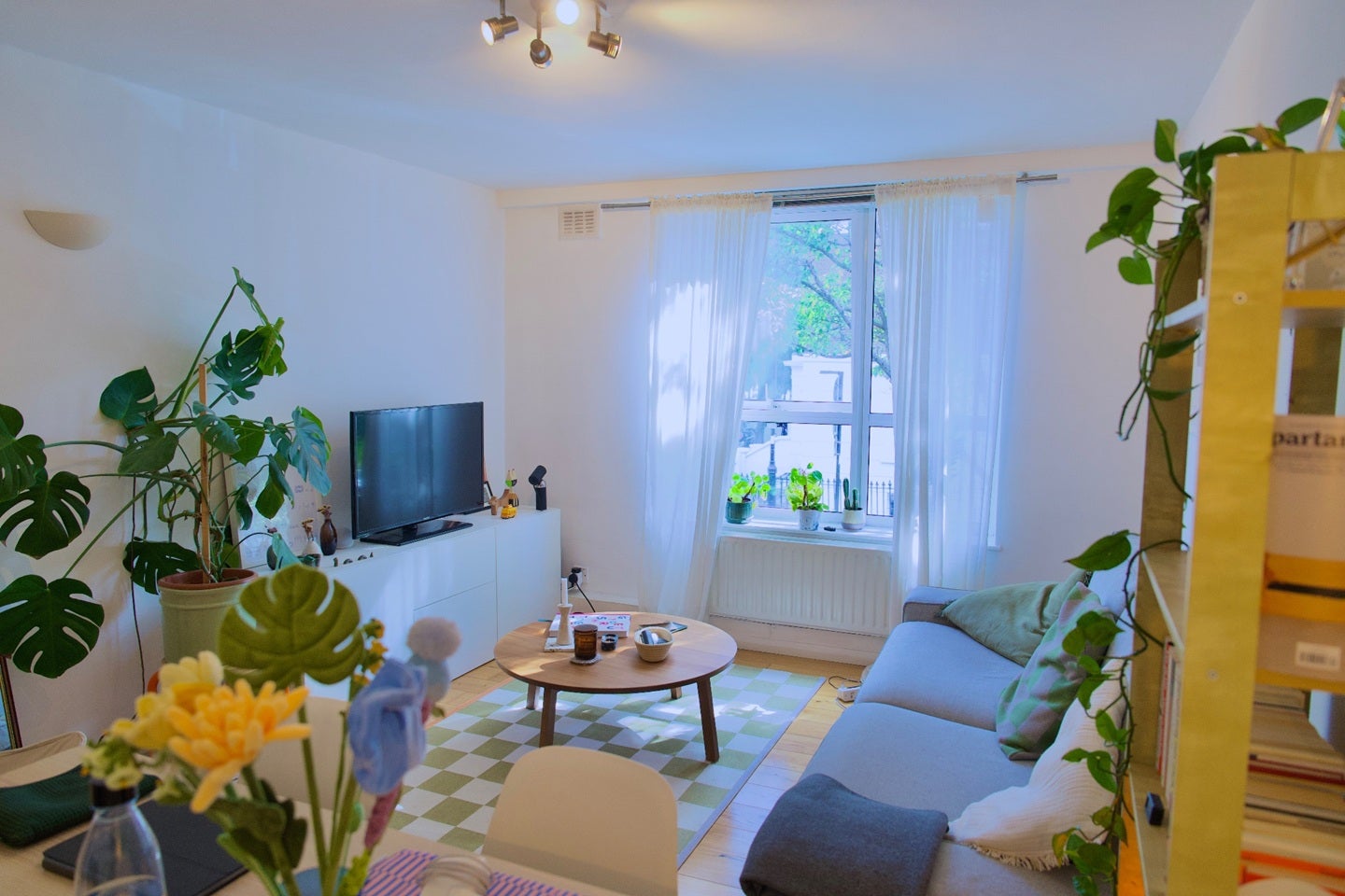 Flat Haslam Close in Greater London