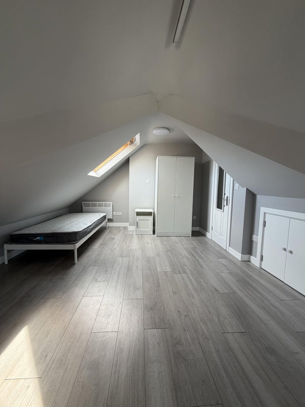 Room Birkdale Road in Greater London