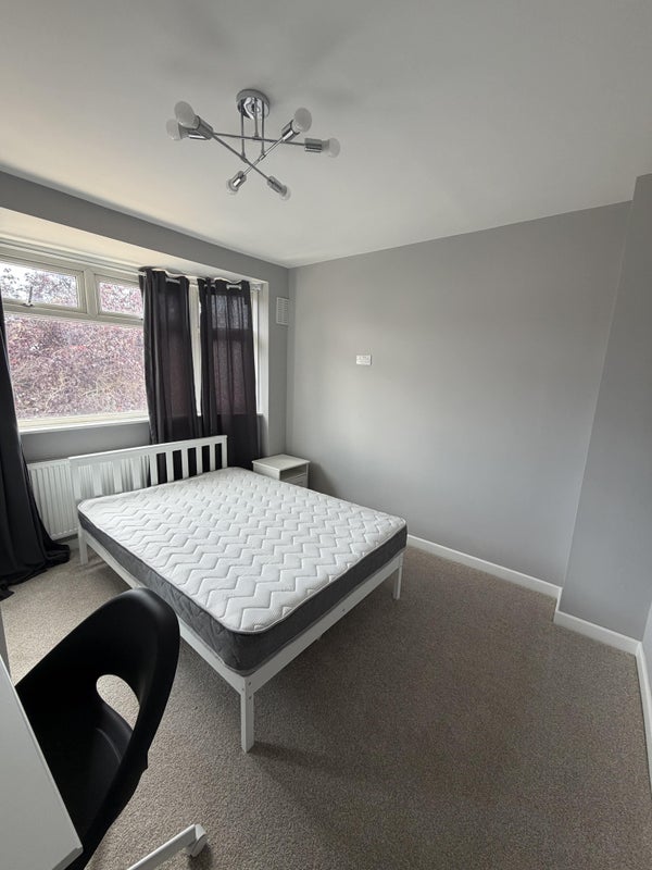 Room Birkdale Road in Greater London