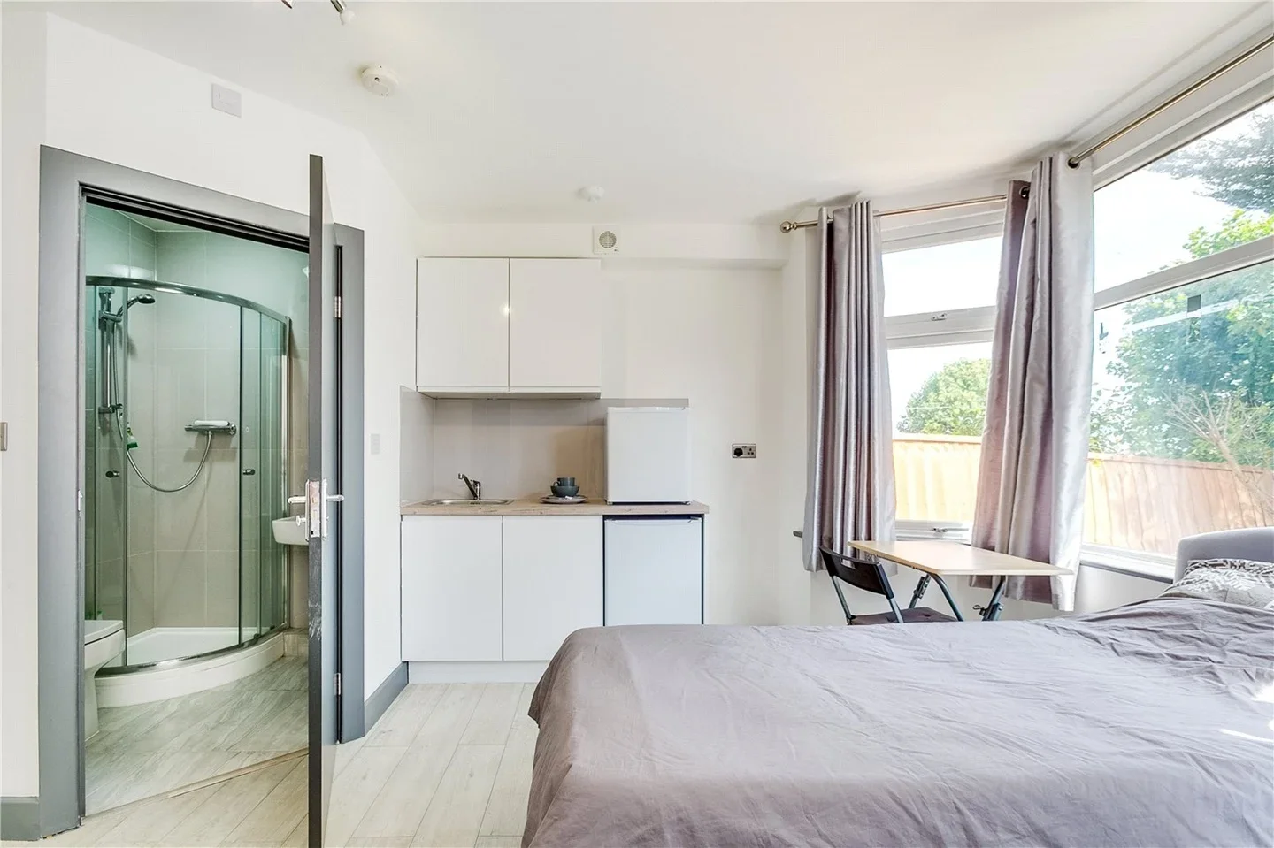 Flat Dollis Hill Lane in Greater London