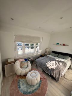 Room Cornwall Crescent in Greater London