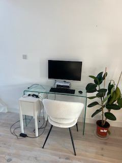 Room Cornwall Crescent in Greater London