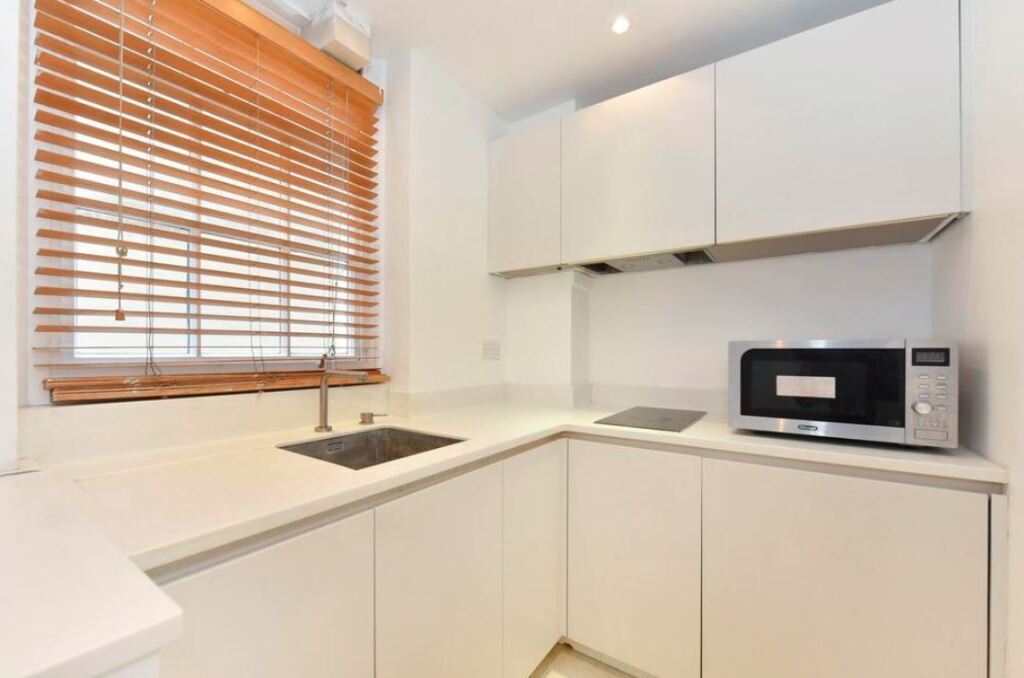 Flat Portman Square in City of Westminster