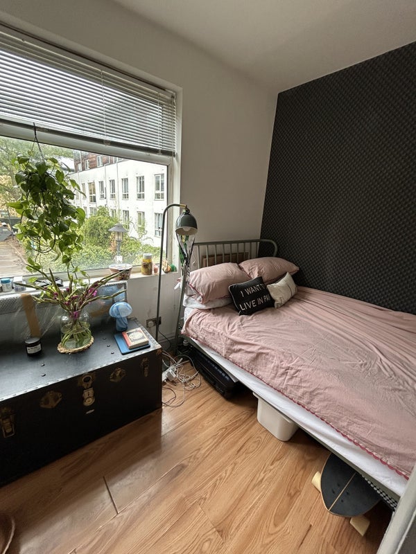 Room Kingsland Road in Greater London