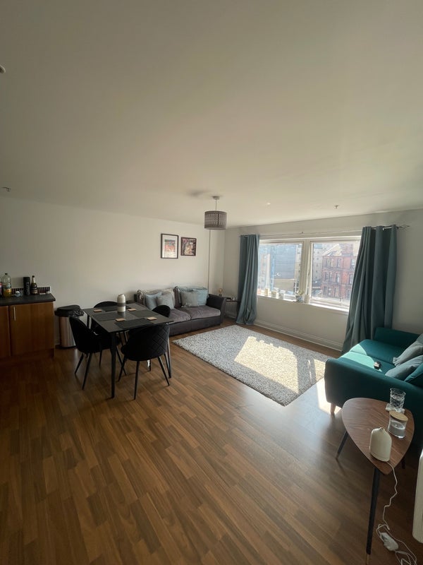 Room Victoria Road in Glasgow