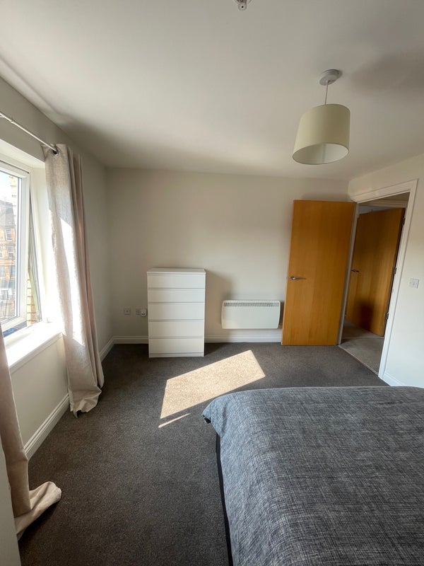 Room Victoria Road in Glasgow