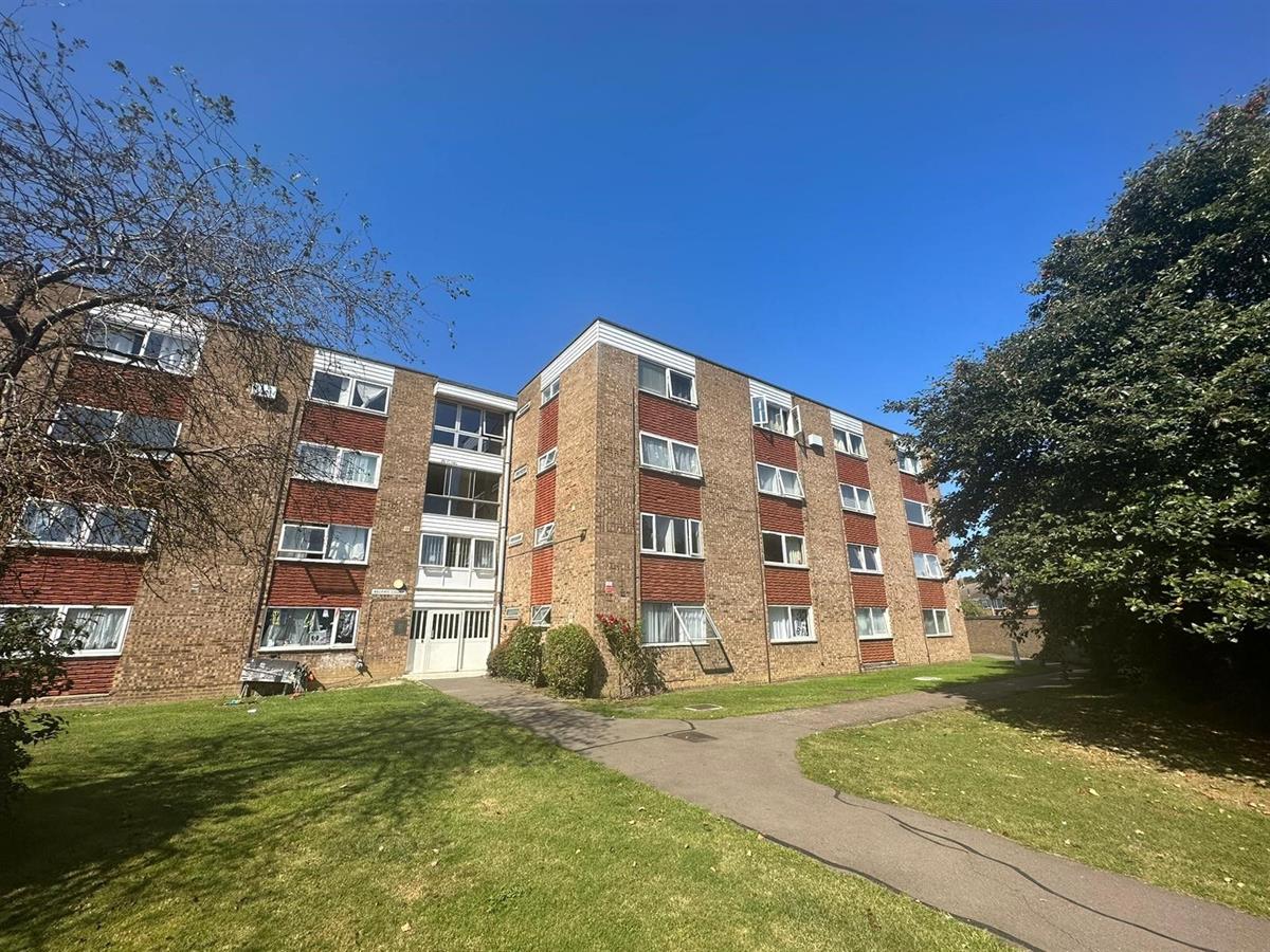 Flat Dearne Walk in Bedford