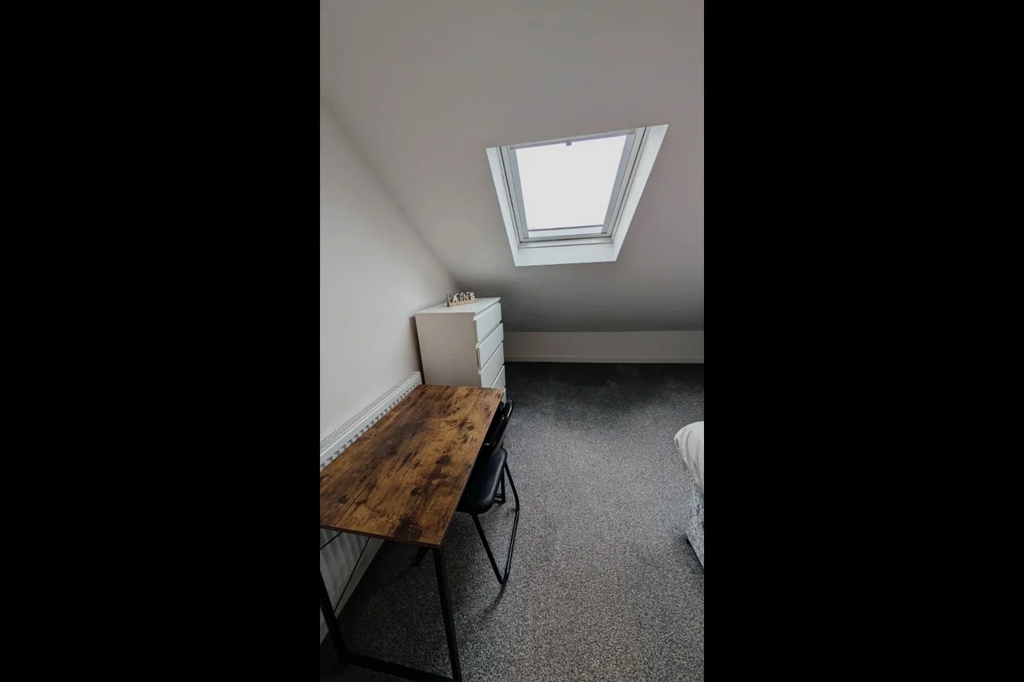 Room Harwoods Road in Watford