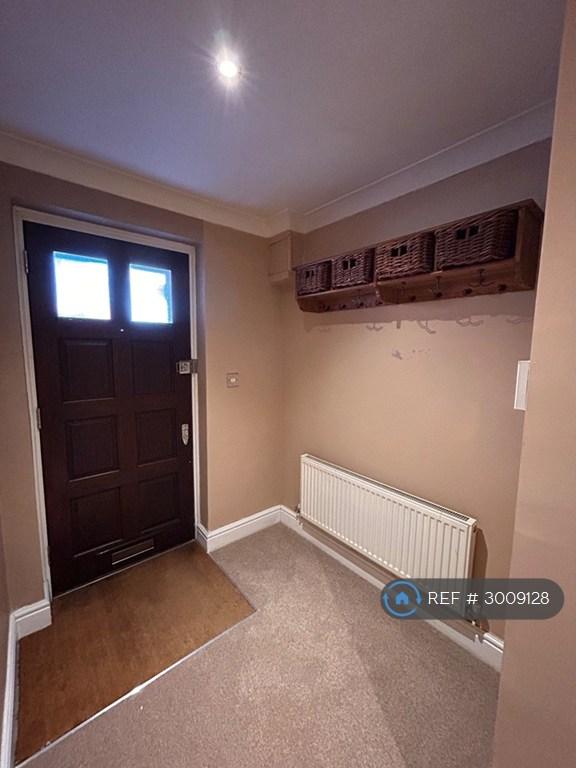 Flat Sandfield Court in Guildford
