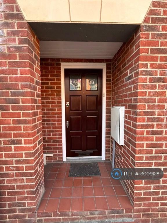 Flat Sandfield Court in Guildford