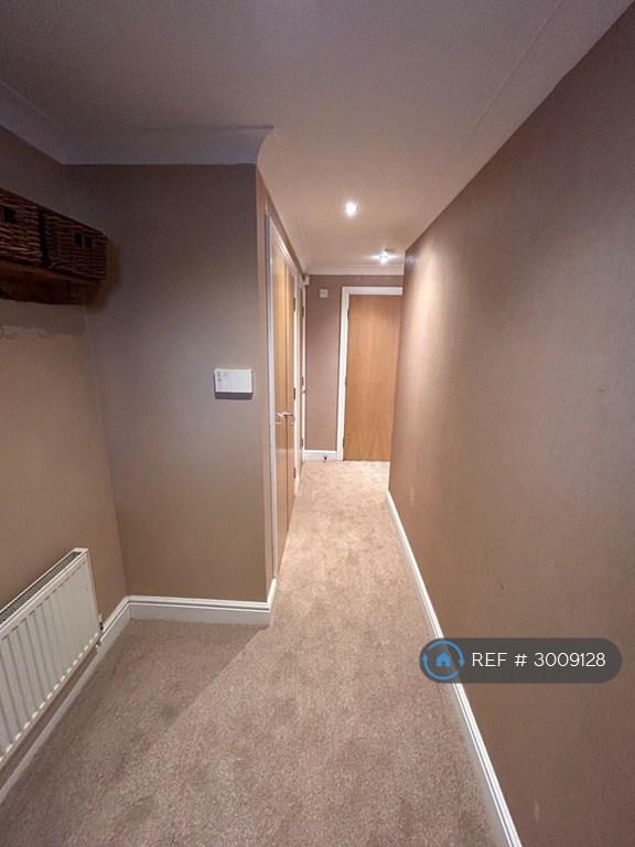 Flat Sandfield Court in Guildford