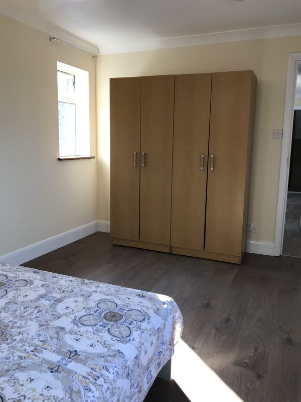 Flat Nunhead Lane in Greater London