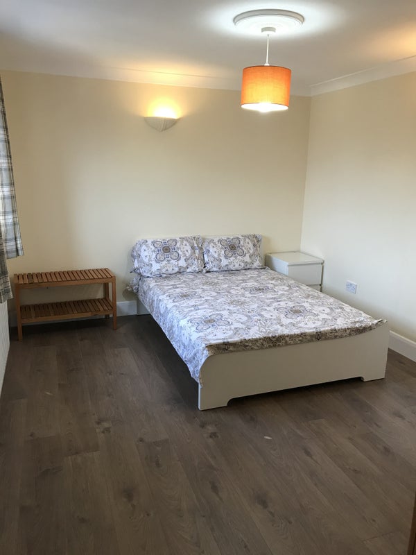 Flat Nunhead Lane in Greater London