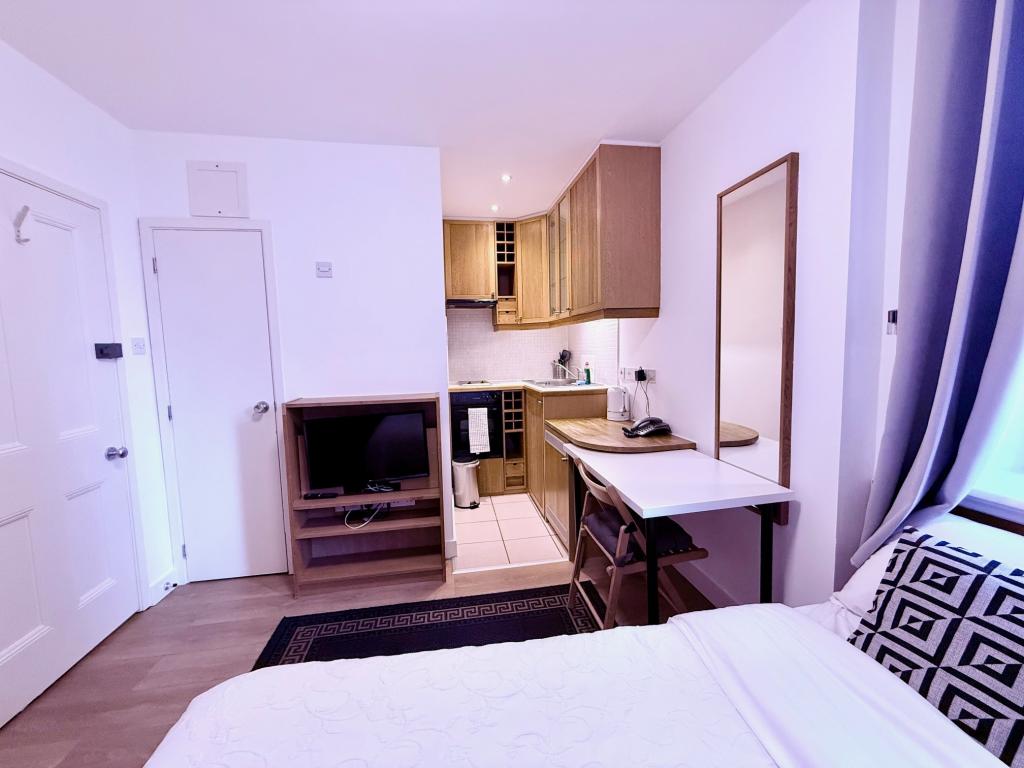 Flat Fulham Palace Road in Greater London
