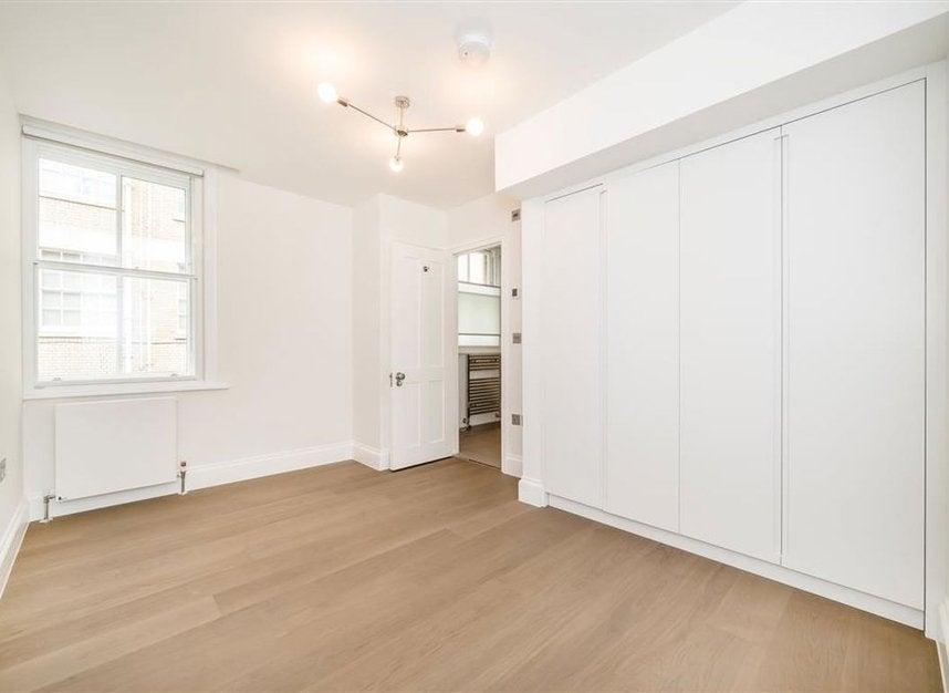 Flat Seymour Mews in City of Westminster