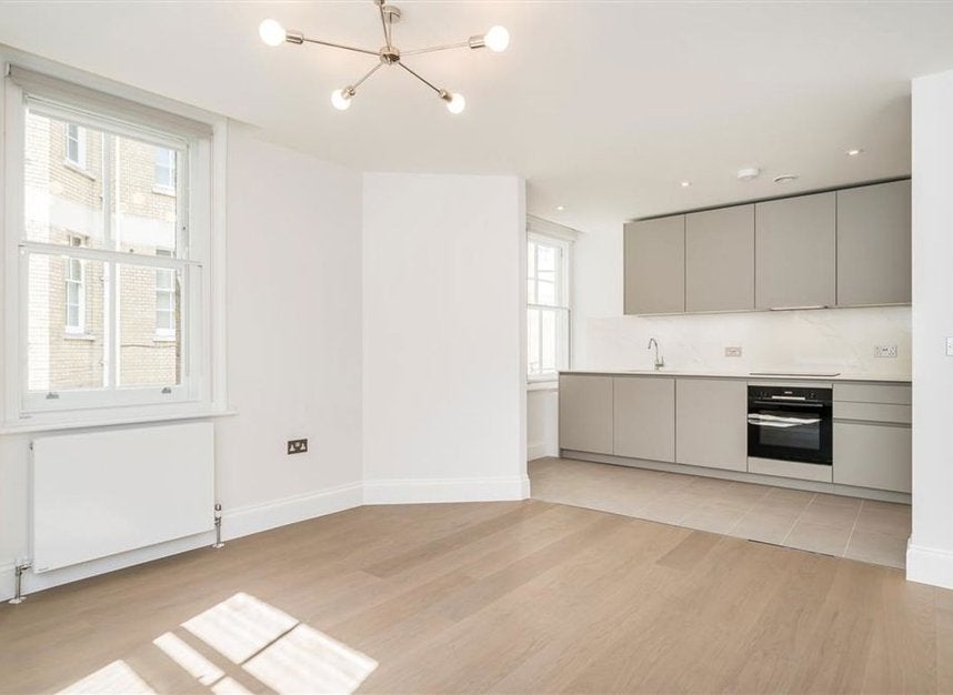 Flat Seymour Mews in City of Westminster