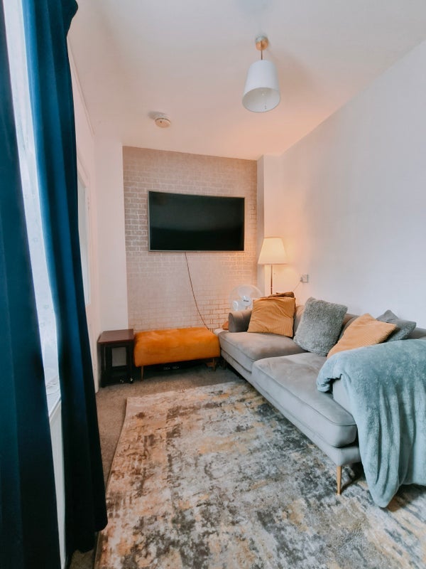 Room Risley Avenue in Greater London