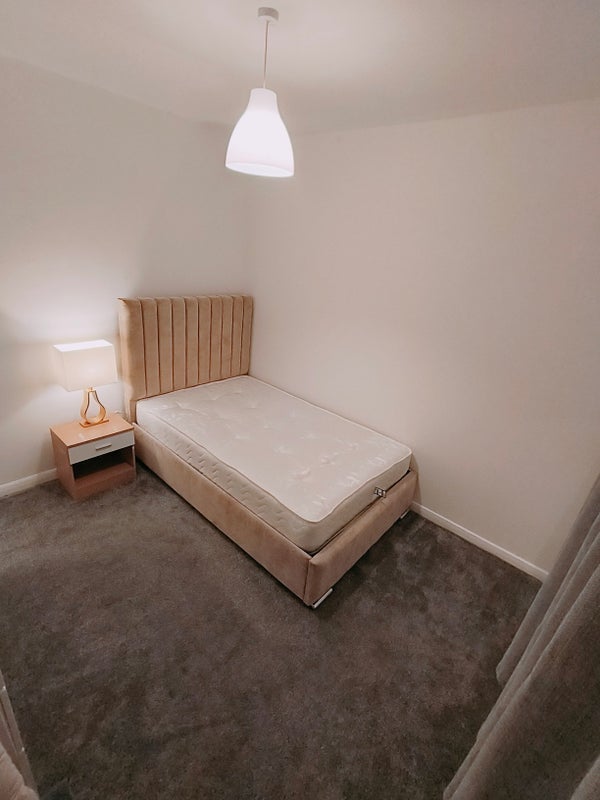 Room Risley Avenue in Greater London
