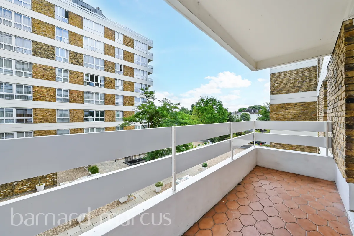 Flat Upper Richmond Road in Greater London
