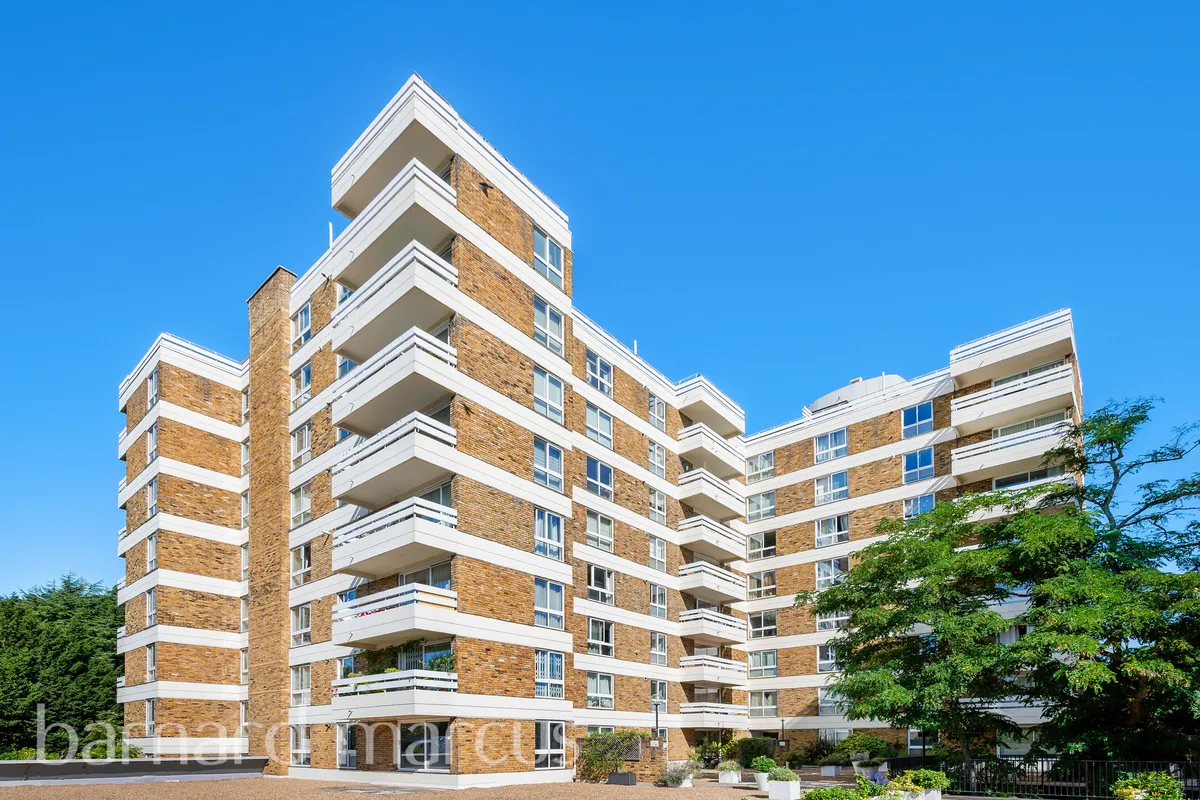 Flat Upper Richmond Road in Greater London