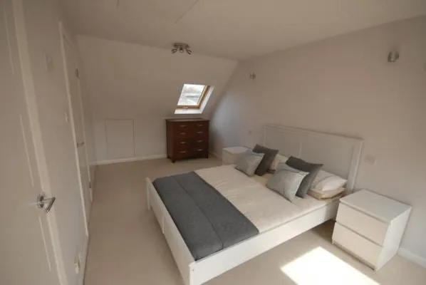 Room Discovery Walk in Greater London