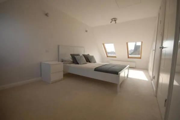 Room Discovery Walk in Greater London